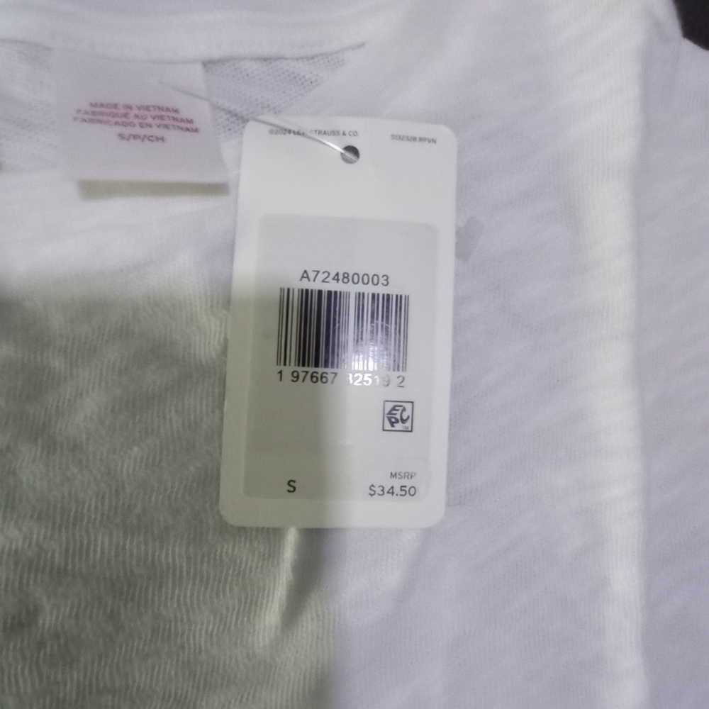 Levi's Classic White Tee - Picture 7 of 8